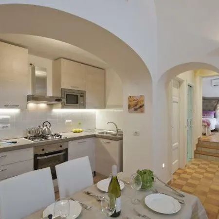 Sleeps 10 Air Con Wifi Praiano